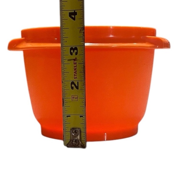 Two Vintage Tupperware Bowls! - Picture 6 of 7